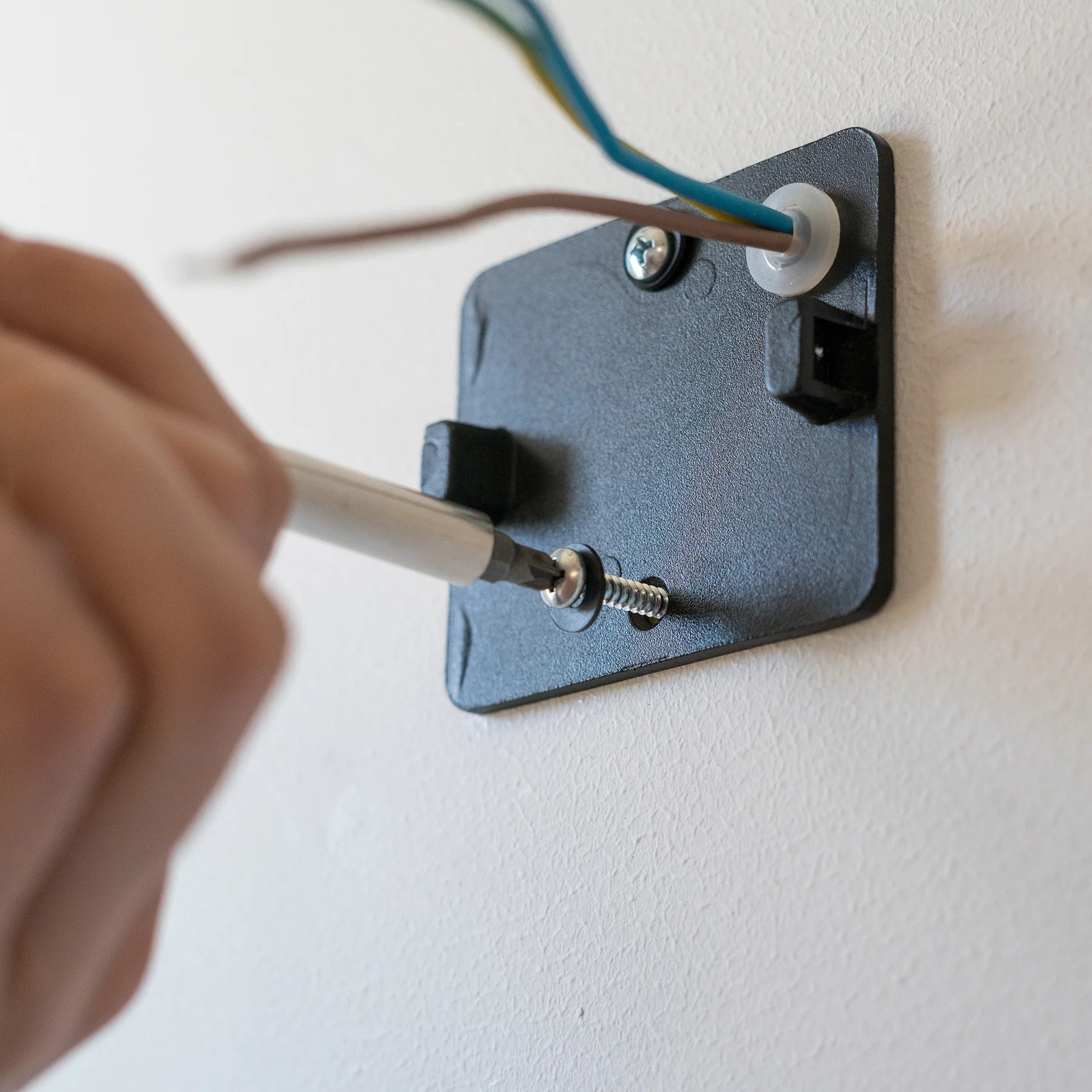 Hombli Smart Wall Light - Image 25